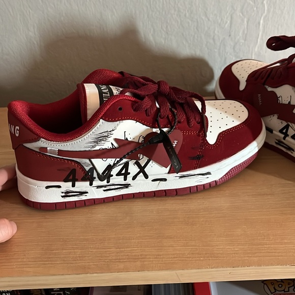 Red and white sneakers - Picture 6 of 8